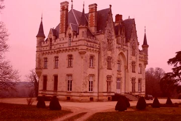 Escorts Seiches-sur-le-Loir, France — Local Companions