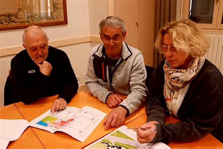 Escorts Seignelay, France — Local Companions