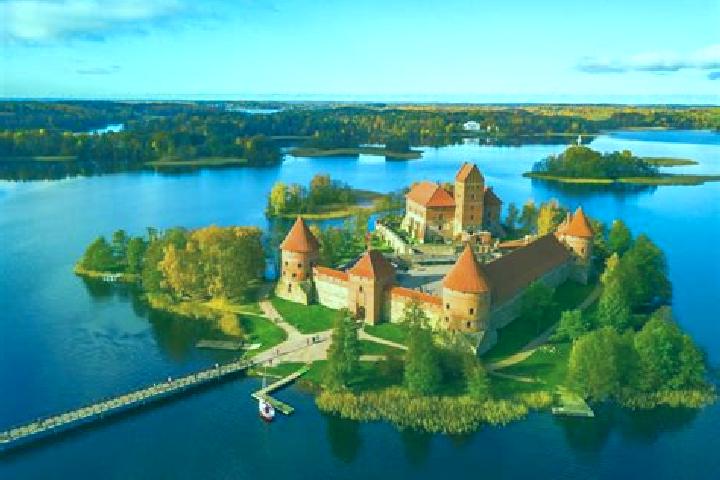 Escorts Senieji Trakai, Lithuania — Local Companions