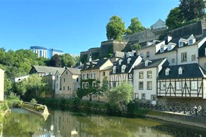 Escorts Senningen, Luxembourg — Local Companions