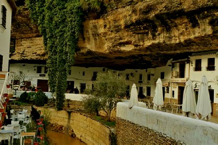 Escorts Setenil de las Bodegas, Spain — Local Companions