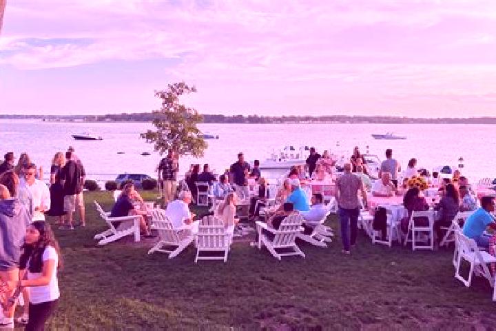 Escorts Shelter Island Heights, United States — Local Companions