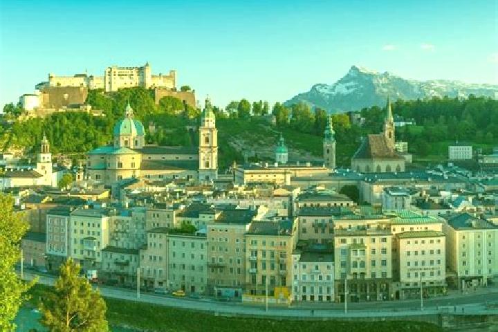 Escorts Siedlung, Austria — Local Companions