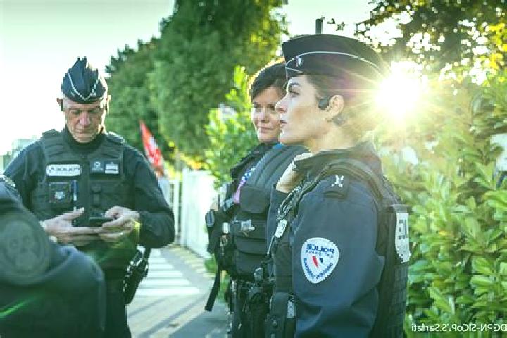 Escorts Simard, France — Local Companions