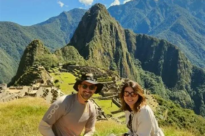 Escorts Singa, Peru — Local Companions