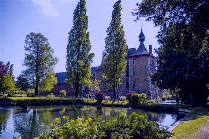 Escorts Sint-Pieters-Voeren, Belgium — Local Companions