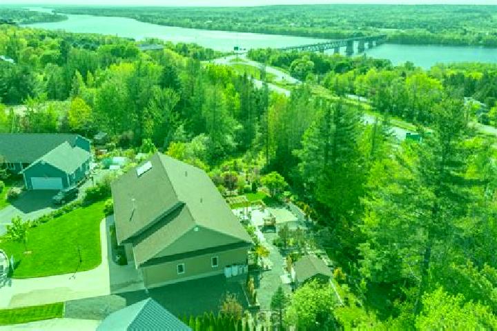 Escorts Skyline Acres, Canada — Local Companions