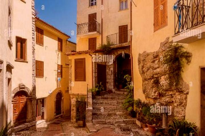 Escorts Sonnino, Italy — Local Companions
