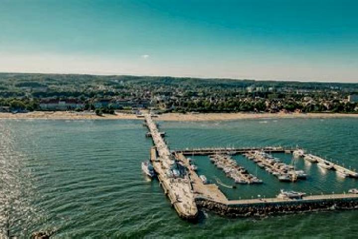 Escorts Sopotu Vechi, Romania — Local Companions