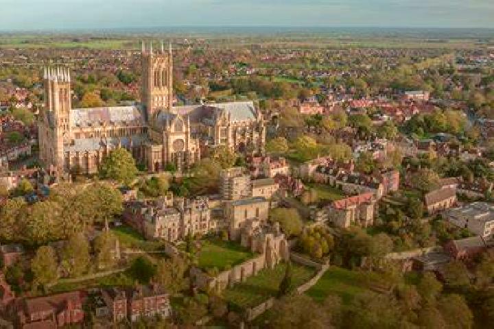 Escorts Spalding, United Kingdom — Local Companions