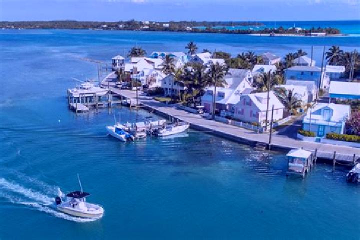 Escorts Spanish Wells, Bahamas — Local Companions