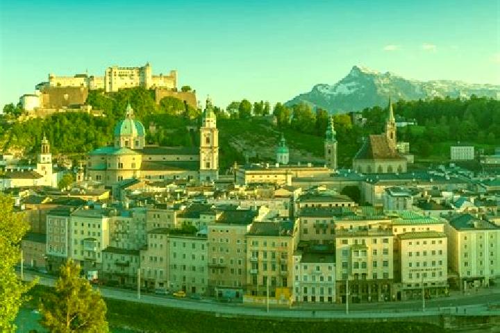 Escorts Spitz, Austria — Local Companions