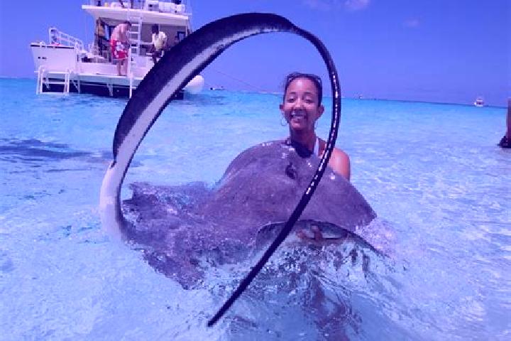 Escorts Spot Bay, Cayman Islands — Local Companions