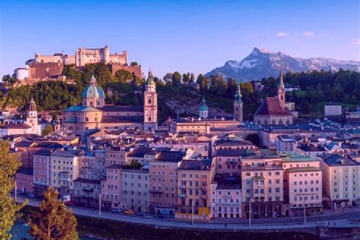 Escorts Staatz, Austria — Local Companions