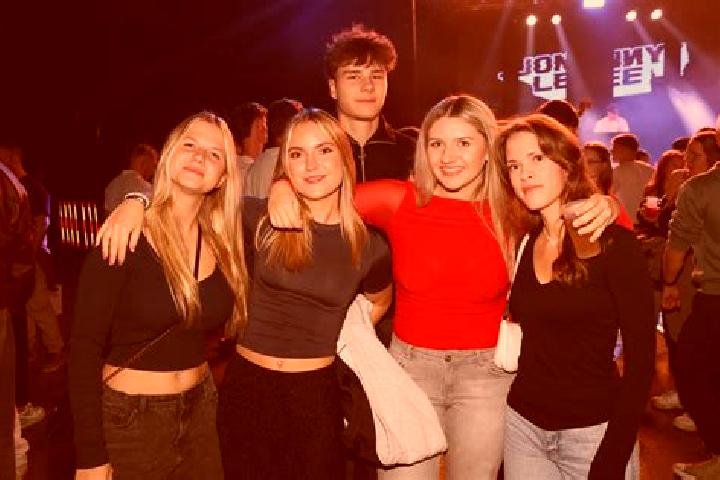 Escorts Steinerkirchen an der Traun, Austria — Local Companions