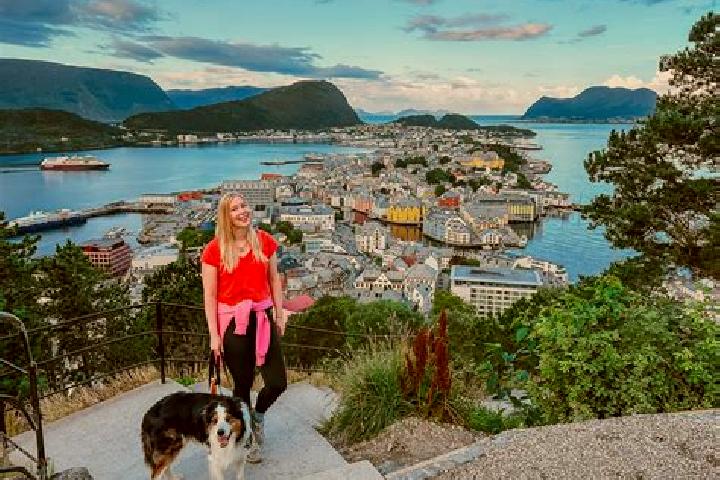 Escorts Storsteinnes, Norway — Local Companions