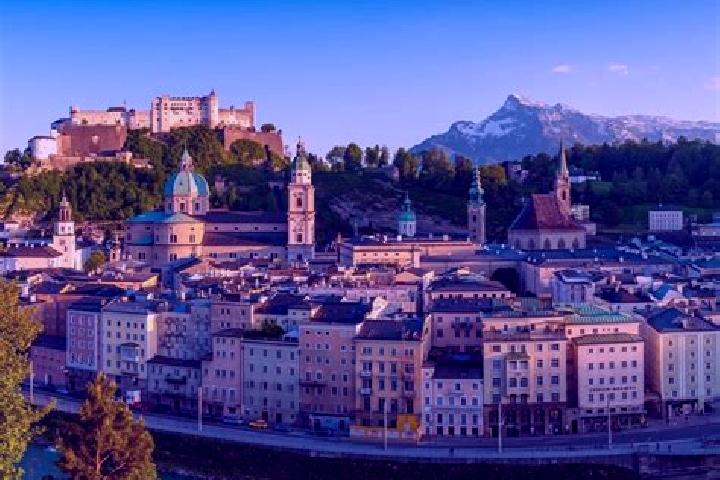 Escorts Stotzing, Austria — Local Companions