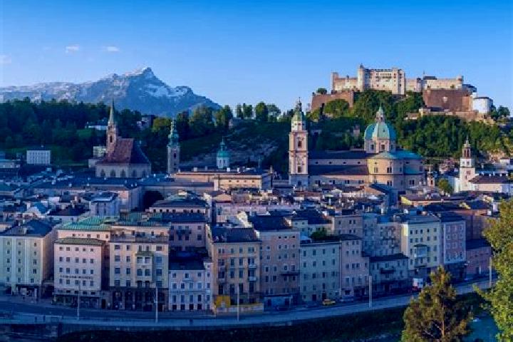Escorts Strassham, Austria — Local Companions
