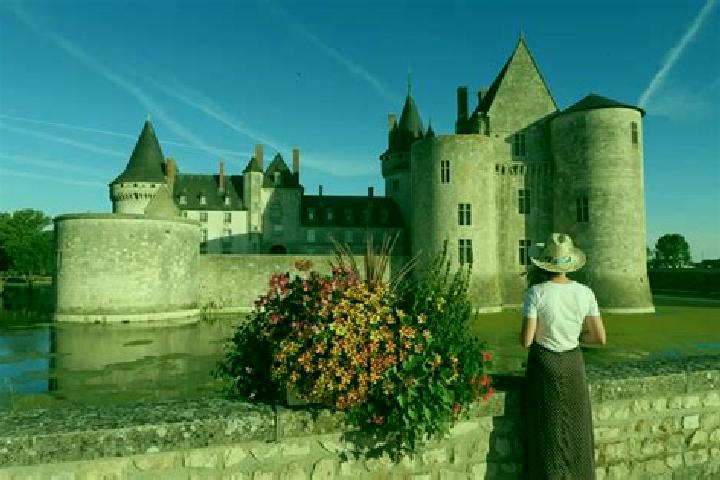 Escorts Sully-sur-Loire, France — Local Companions