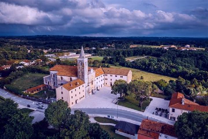 Escorts Sveti Petar, Croatia — Local Companions
