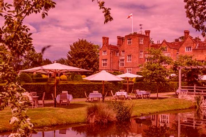 Escorts Taplow, United Kingdom — Local Companions