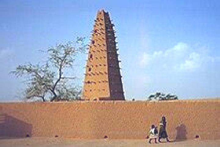 Escorts Tchirozerine, Niger — Local Companions