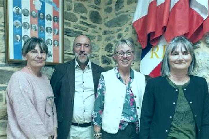 Escorts Teillay, France — Local Companions