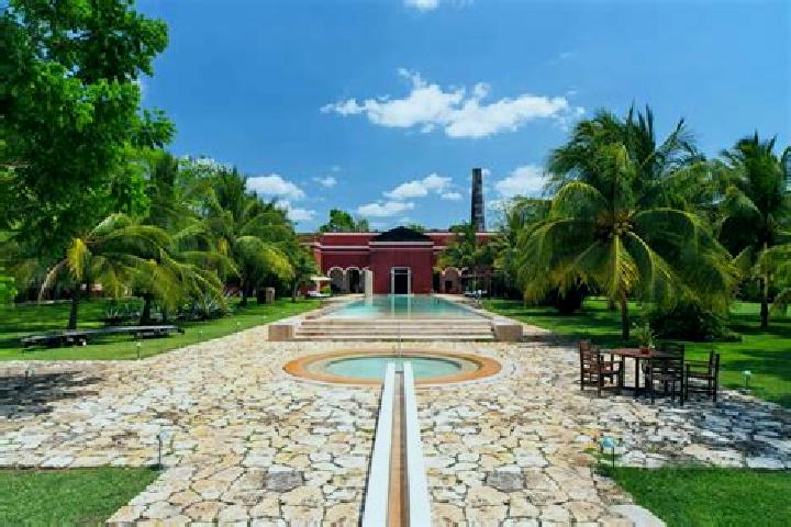 Escorts Temozon Sur, Mexico — Local Companions