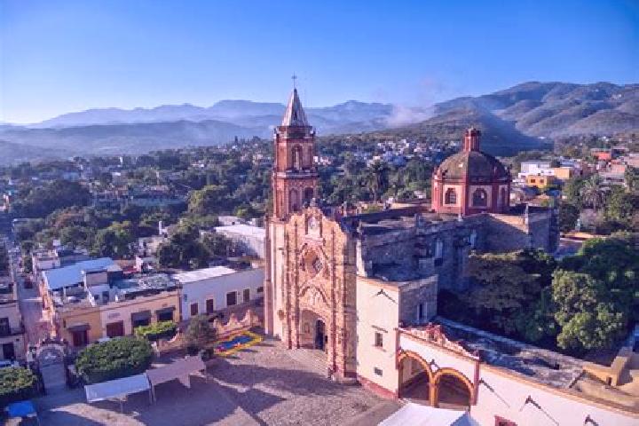 Escorts Tenasda (Barrio de San Ildefonso), Mexico — Local Companions