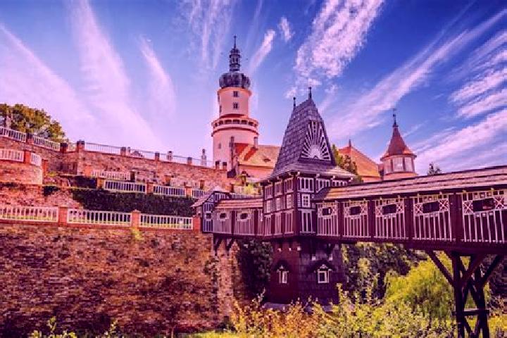 Escorts Teplice nad Metuji, Czech Republic — Local Companions