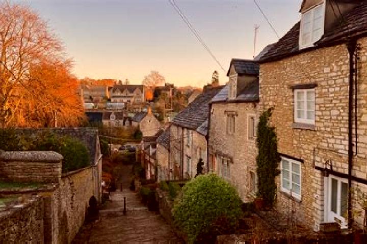 Escorts Tetbury, United Kingdom — Local Companions