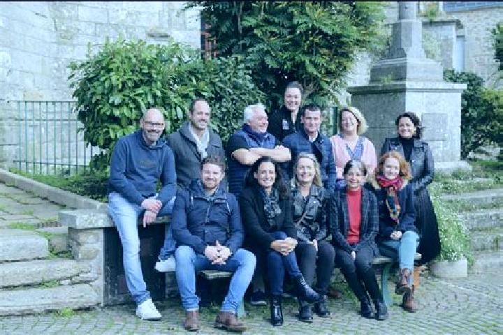 Escorts Theix, France — Local Companions