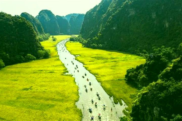 Escorts Thi Tran Hoa Binh, Vietnam — Local Companions