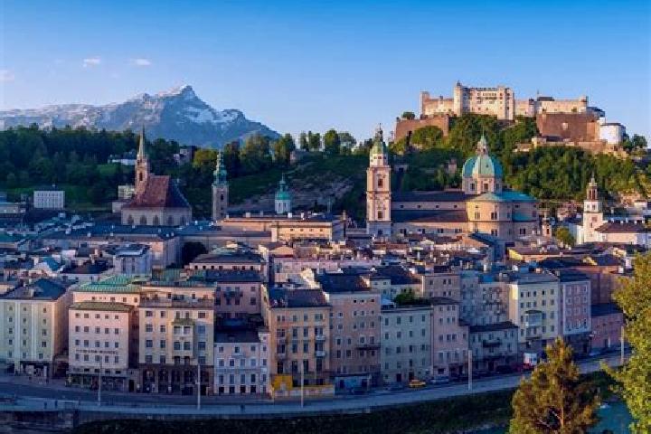 Escorts Thumersbach, Austria — Local Companions