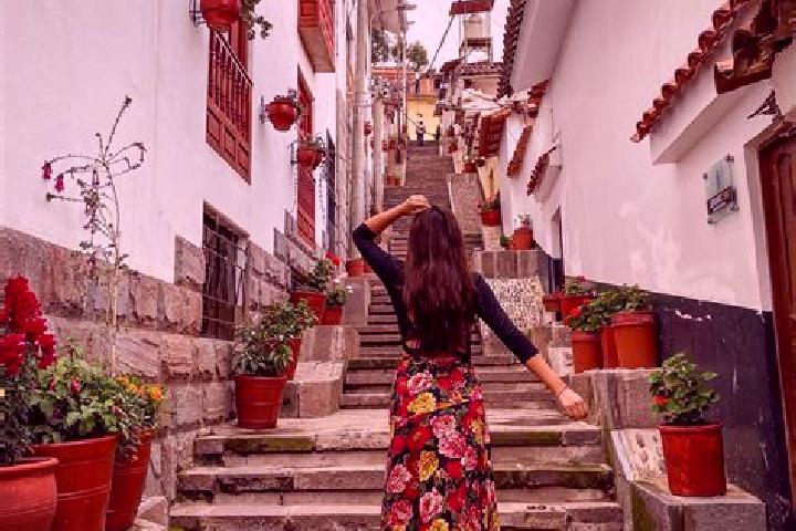 Escorts Tinyahuarco, Peru — Local Companions