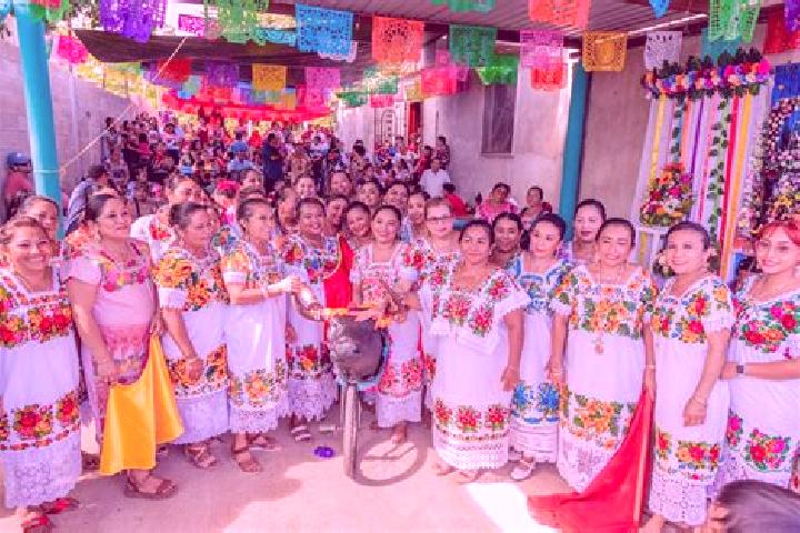 Escorts Tixcuytun, Mexico — Local Companions