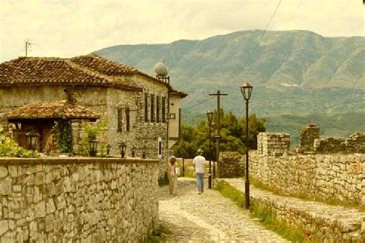 Escorts Tomin, Albania — Local Companions