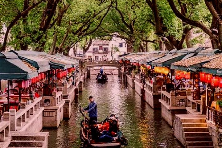Escorts Tongli, China — Local Companions