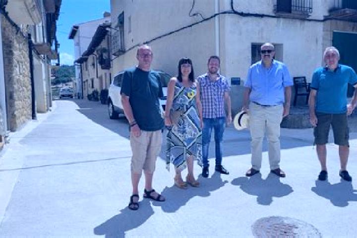 Escorts Torre de Arcas, Spain — Local Companions
