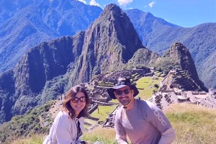 Escorts Totos, Peru — Local Companions