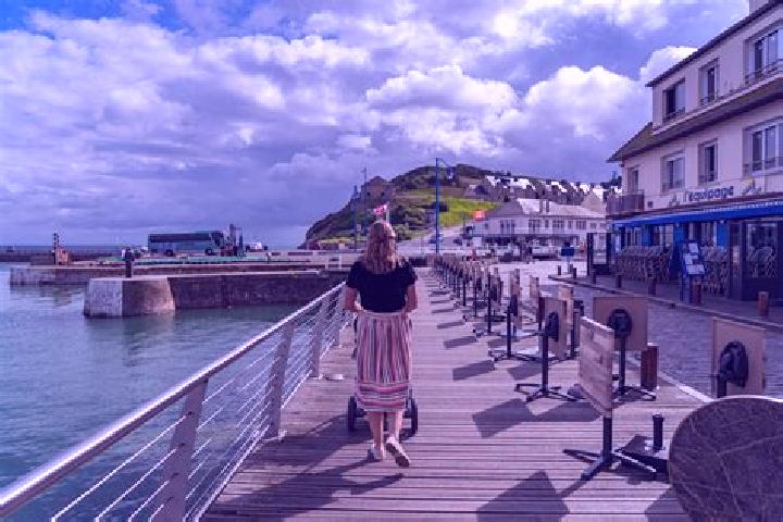Escorts Tour-en-Bessin, France — Local Companions