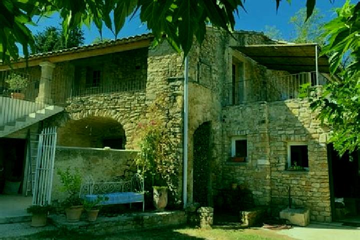 Escorts Tresques, France — Local Companions