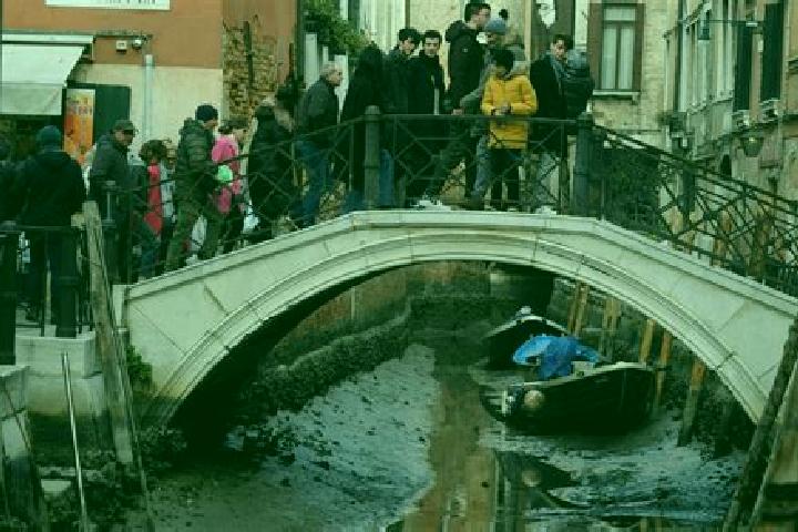 Escorts Trezzone, Italy — Local Companions