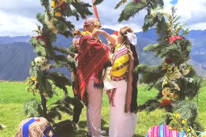 Escorts Uchumarca, Peru — Local Companions