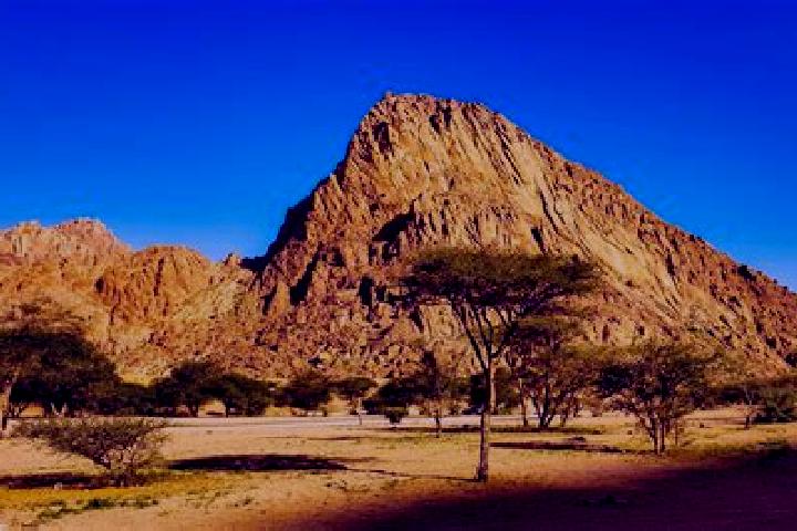 Escorts Umm Hajar, Chad — Local Companions