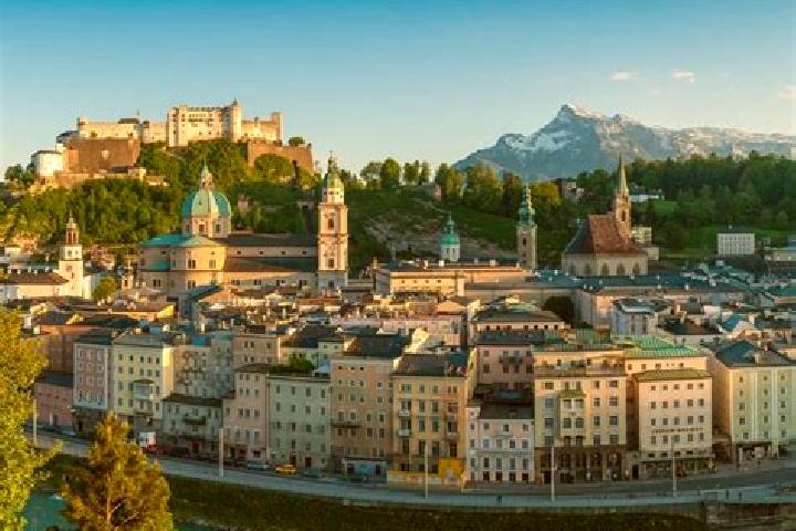 Escorts Unterstinkenbrunn, Austria — Local Companions