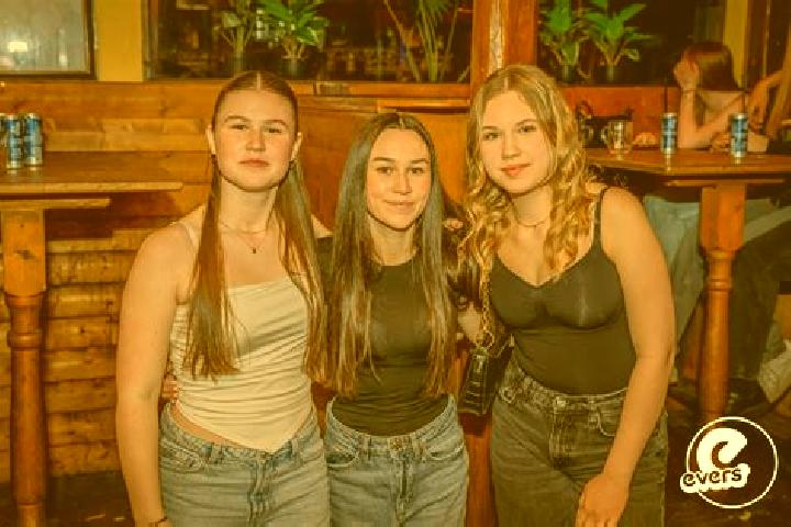 Escorts Unterweitersdorf, Austria — Local Companions