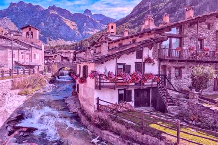 Escorts Usseaux, Italy — Local Companions