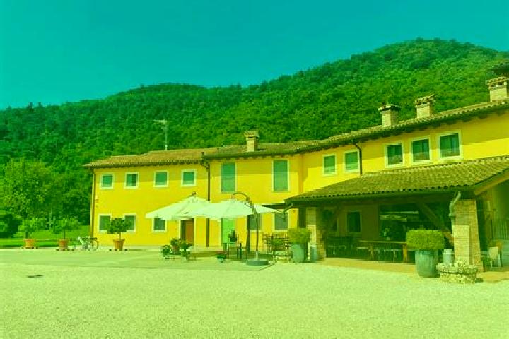 Escorts Val della Torre, Italy — Local Companions