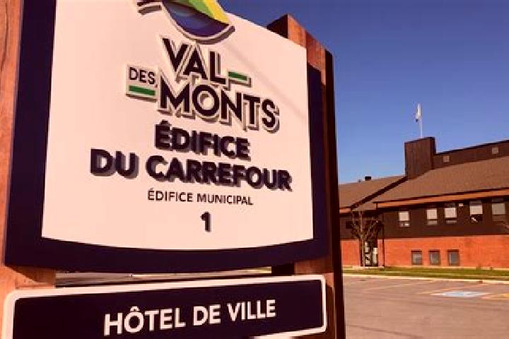 Escorts Val-des-Monts, Canada — Local Companions